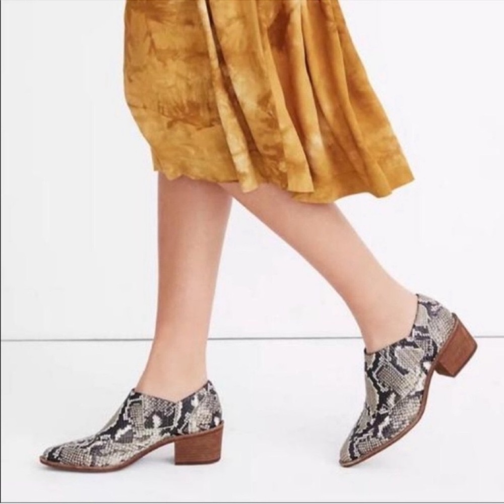 Madewell Low Chelsea Leather Boots
Size 6.5